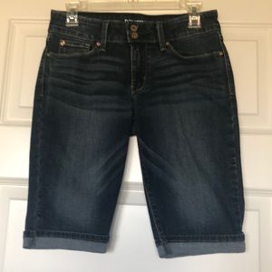 Levi’s Denizen Modern Skinny Shorts Sz 4/27